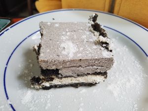 Cake at Le Faitout Vegan in Paris