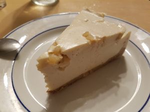 Lemon cheesecake at Le Faitout Vegan in Paris