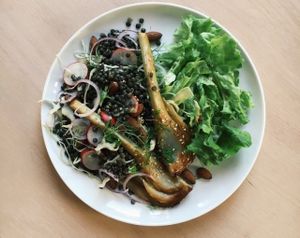 Lentil salad with candied fennel at Le Faitout Vegan in Paris