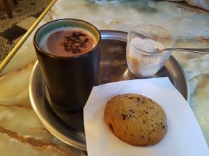 Hot chocolate and cookie at Le Faitout Vegan in Paris