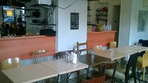 The restaurant room at Le Faitout Vegan in Paris