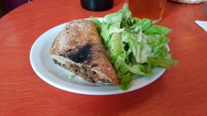 Beer bread (tapas of the day) at Le Faitout Vegan in Paris