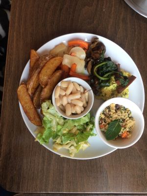 Simply, but really delicios - main plate at Le Faitout Vegan in Paris