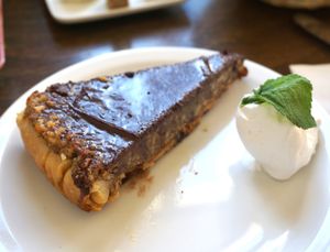 Tarte Noire at Le Faitout Vegan in Paris