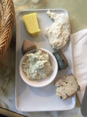 Small cheese plate  at Le Faitout Vegan in Paris