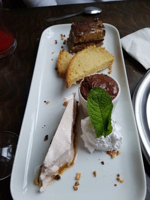Plenty of vegan desserts at Le Faitout Vegan in Paris