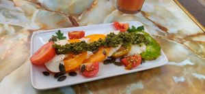 Tomato and mozzarella with pesto 🍅🇮🇹💚 at Le Faitout Vegan in Paris