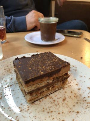 Opéra and chocolate mouss at Le Faitout Vegan in Paris
