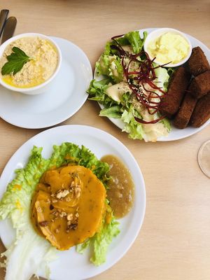 Nuggets hummus and flan at Le Faitout Vegan in Paris