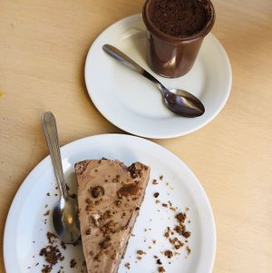 Chocolatecheesecake and chocolate mouss at Le Faitout Vegan in Paris