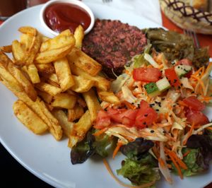 Tempeh Tartare w/fries and salad at Le Faitout Vegan in Paris