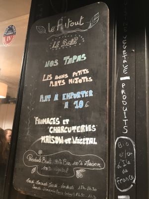 Sign at Le Faitout Vegan in Paris