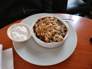 Crumble at Le Faitout Vegan in Paris