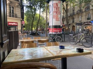 Outside seating  at Le Faitout Vegan in Paris