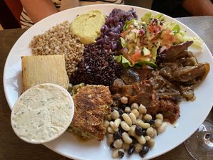 Plate at Le Faitout Vegan in Paris