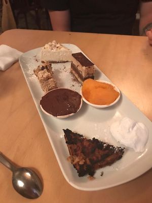 Toetjes at Le Faitout Vegan in Paris