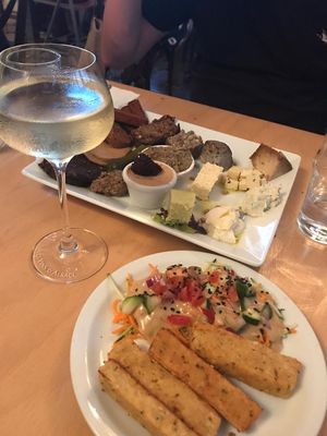 Sharing at Le Faitout Vegan in Paris