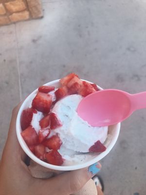 Coconut base, banana flavour, topped with strawberries at Creamistry in Scottsdale