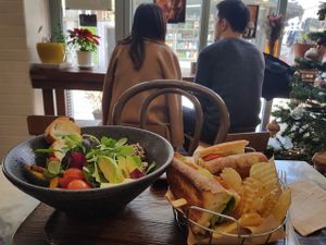 Hummus avocado sandwich and quinoa salad at Fat Cat Neighborhood Bistro - 팻캣 in Seoul