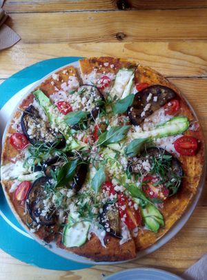 Pizza at Aura Vegana in Mexico City