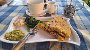 Vegan pancake with avocado and vegan cream cheese at Avocado Garden in Palolem