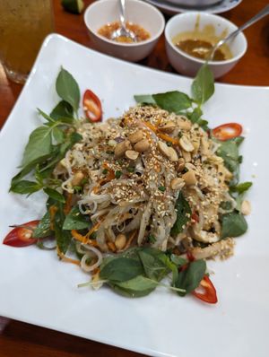 Fresh noodles with veggies at Ho Lo Quan in Hoi An
