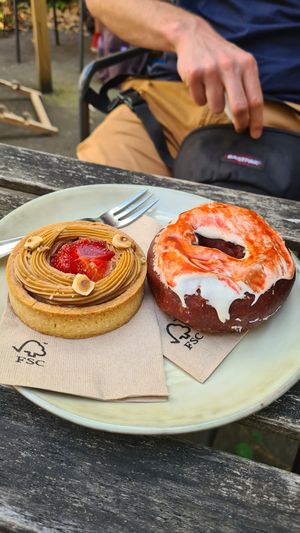 strawberry tarte & red velvet donut at Full Circle - Zuid in Ghent