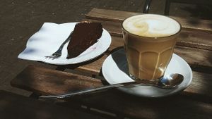 Warm Chai Latte w/ Chocolate Beetroot Tarte at Full Circle - Zuid in Ghent