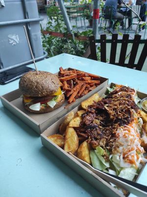 Spicy cheeze burger w/ sweet potato fries, "pulled pork" plate at Las Vegan's - Kazinczy Trailer in Budapest