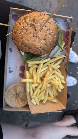 Mushroom burger & fries 🍄‍🟫  at Las Vegan's - Kazinczy Trailer in Budapest