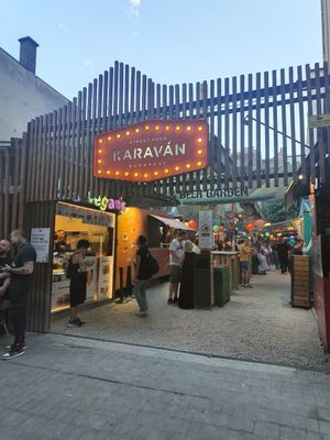 The entrance, inte the first one on the left at Las Vegan's - Kazinczy Trailer in Budapest