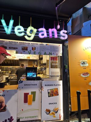  at Las Vegan's - Kazinczy Trailer in Budapest