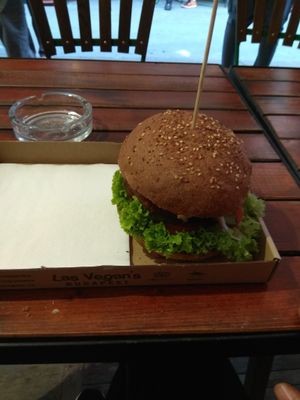 carrot burger at Las Vegan's - Kazinczy Trailer in Budapest