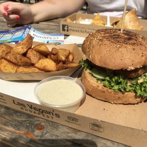 Thai burger, wedges and garlic veganaise at Las Vegan's - Kazinczy Trailer in Budapest
