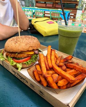 Seitanburger at Las Vegan's - Kazinczy Trailer in Budapest