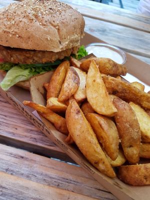 Seitan burger, wedges and garlic mayo at Las Vegan's - Kazinczy Trailer in Budapest