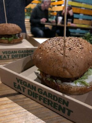 Forest Burger at Las Vegan's - Kazinczy Trailer in Budapest