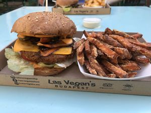 Hot ‘cheese’ seitan burger at Las Vegan's - Kazinczy Trailer in Budapest