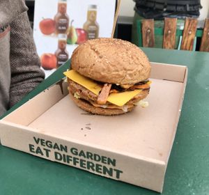 Hot Cheezy at Las Vegan's - Kazinczy Trailer in Budapest