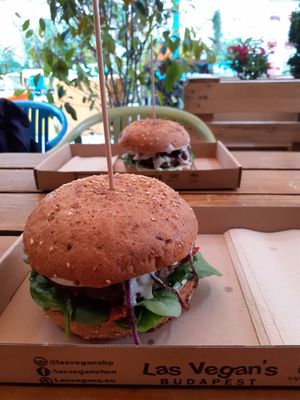 Magic Mushroom burgers 😋 at Las Vegan's - Kazinczy Trailer in Budapest