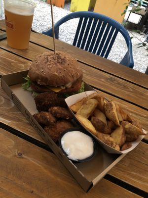 Lord Seitan, Nuggets and Fries at Las Vegan's - Kazinczy Trailer in Budapest