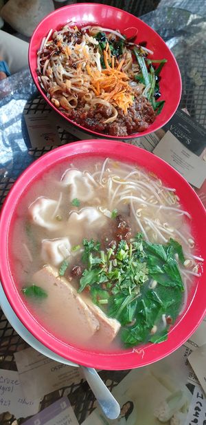 Dumpling soup with pad thai noodles and spaghetti pad thai with soya 😍👍 at Formosa in Santo Domingo