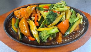 Soy Cutlet Platter
Thick breaded soy cutlets, sauteed in a tangy black bean sauce with broccoli, onions, bamboo shoots stewed tomatoes.
Ginger Root Vegan in NYC
— in New York, at Ginger Root in New York City