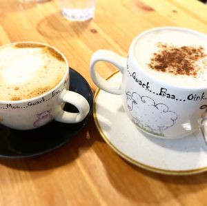 Flat white and chai latte at Holy Cow in Edinburgh