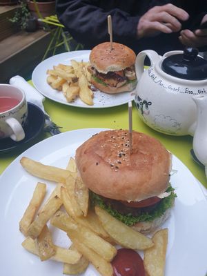 Quarter pounder and chips at Holy Cow in Edinburgh