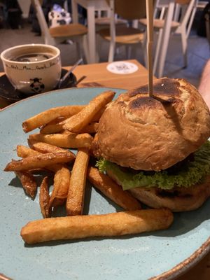 Quarter pounder burgerr  at Holy Cow in Edinburgh