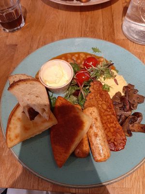 Scottish Breakfast at Holy Cow in Edinburgh