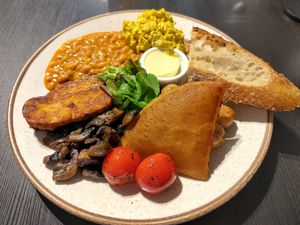 Full breakfast at Holy Cow in Edinburgh