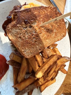 Quarter pounder (buns out of stock)  at Holy Cow in Edinburgh