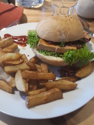 Lovely burger with tasty sauve at Holy Cow in Edinburgh